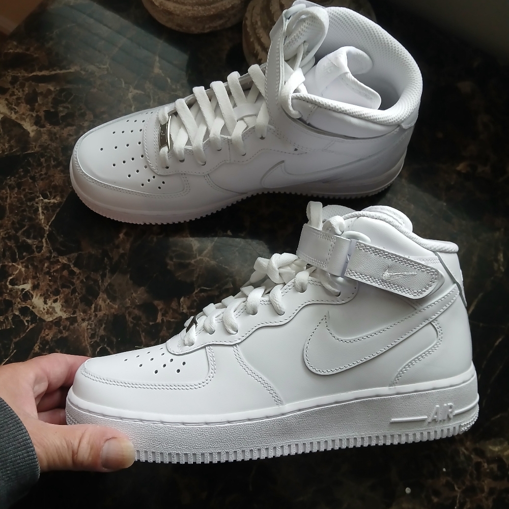 Nike Air Force 1 '07 Mid Streetwear/Lifestyle Shoes Size 7 Men/8.5 Women - Picture 2 of 14